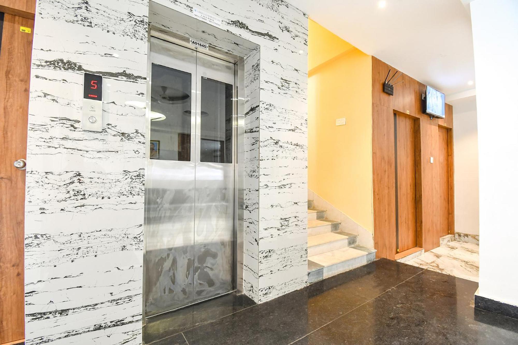 Fabhotel Prime The Golden Plaza - Nr Tarapith Temple Kültér fotó