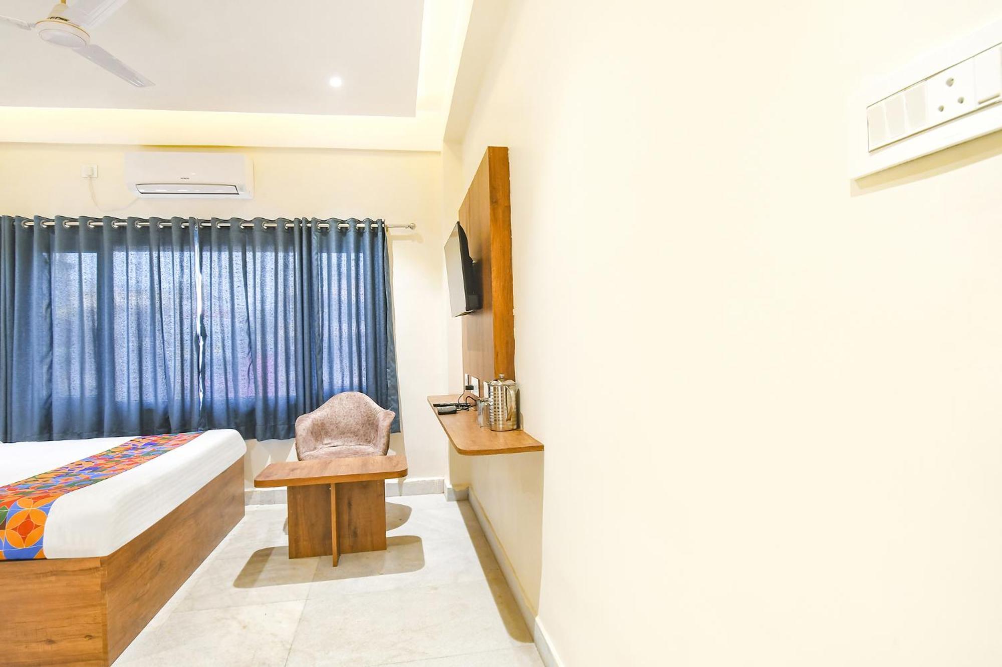 Fabhotel Prime The Golden Plaza - Nr Tarapith Temple Kültér fotó